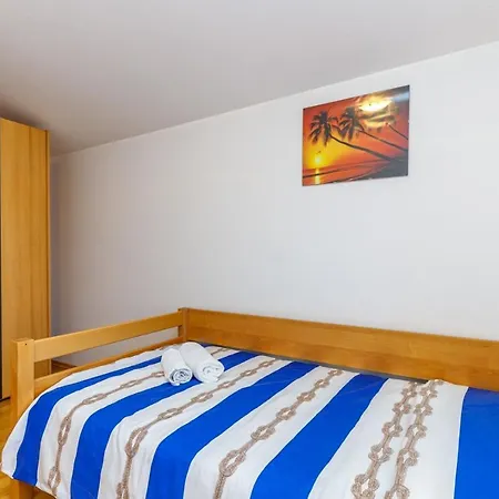 Maison d'hôtes Vanessa With Shared Pool