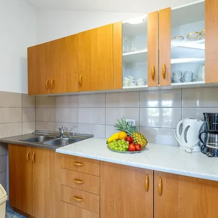 Vanessa With Shared Pool Maison d'hôtes 3*