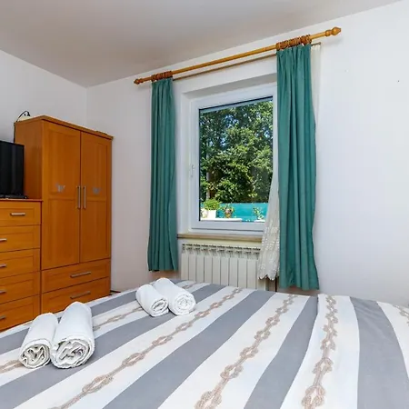 Gostinjska kuća Vanessa With Shared Pool Nova Vas (Porec)