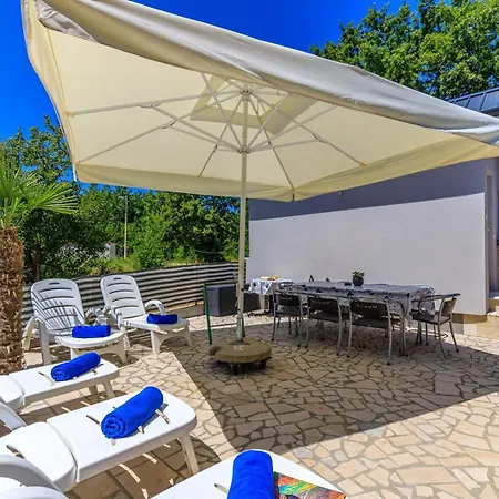 Vanessa With Shared Pool Nova Vas (Porec)