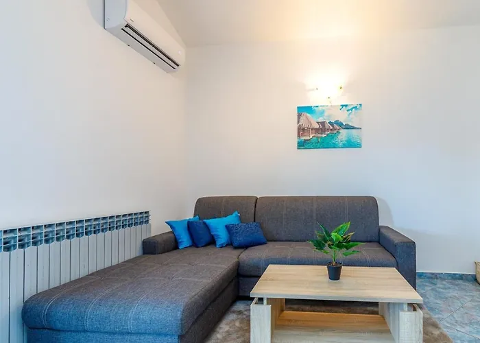 Vanessa With Shared Pool