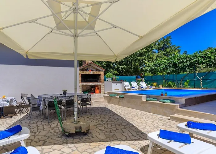 Vanessa With Shared Pool 3*