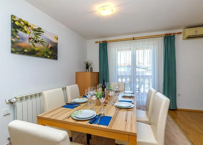 Vanessa With Shared Pool