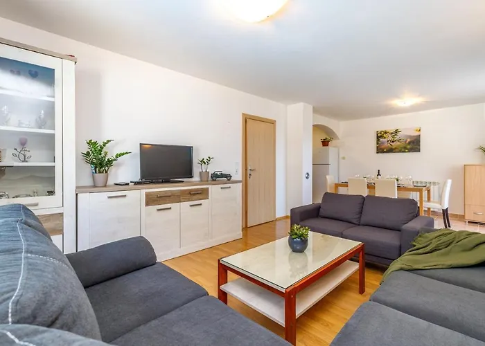 Vanessa With Shared Pool Gostinjska kuća Nova Vas (Porec)