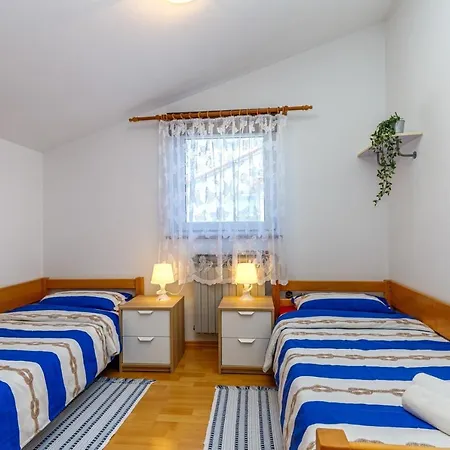 Vanessa With Shared Pool Nova Vas (Porec)