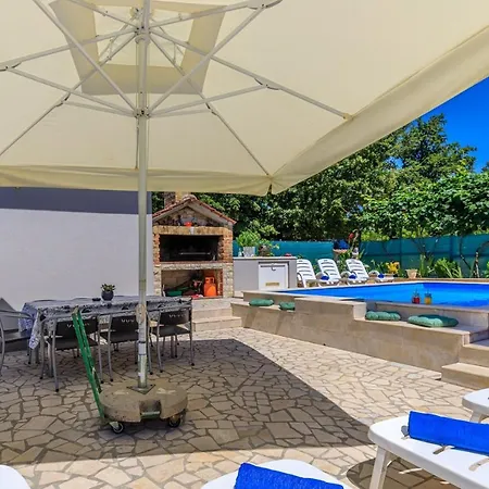 Vanessa With Shared Pool 3*