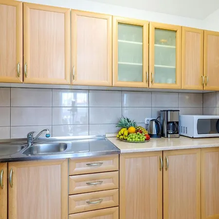 게스트하우스 Vanessa With Shared Pool Nova Vas (Porec)