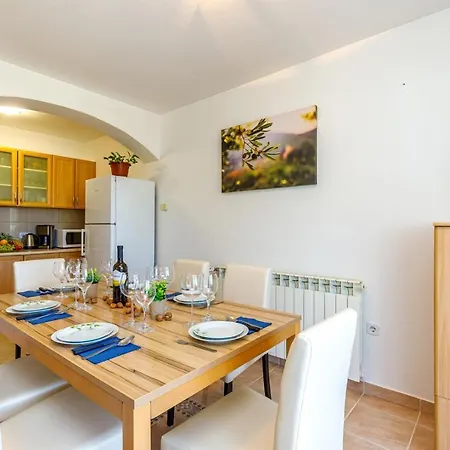 게스트하우스 Vanessa With Shared Pool 3*