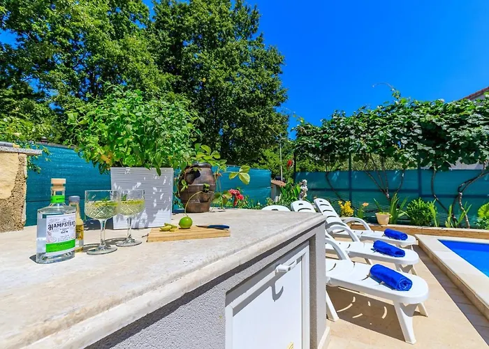 Vanessa With Shared Pool 3*